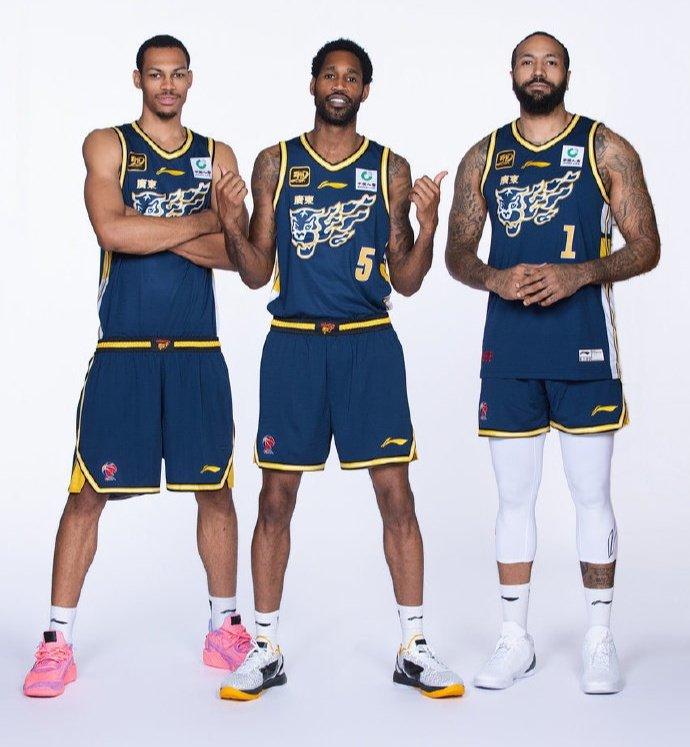 最后时刻广东宏远备战NBA季后赛;内部沟通细节流出;赛场秩序良好;细节决定成败的简单介绍 最后时刻广东宏远备战NBA季后赛;内部沟通细节流出;赛场秩序良好;细节决定成败的简单介绍