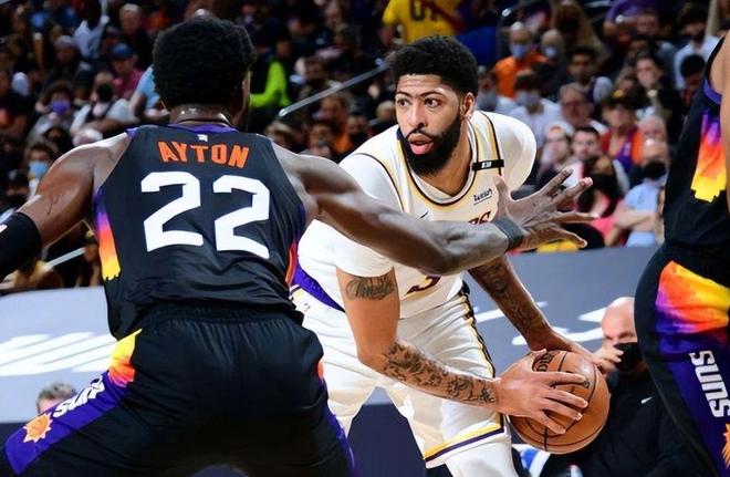 关于菲尼克斯太阳迎NBA总决赛关键赛；加时末段止住颓势；更衣室稳定；医务组通报恢复的信息