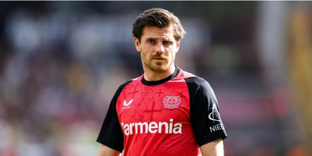 赛前荷甲传出新动向，勒沃库森刷新队史纪录，管理层表态：信心回归，年轻球员得到机会的简单介绍