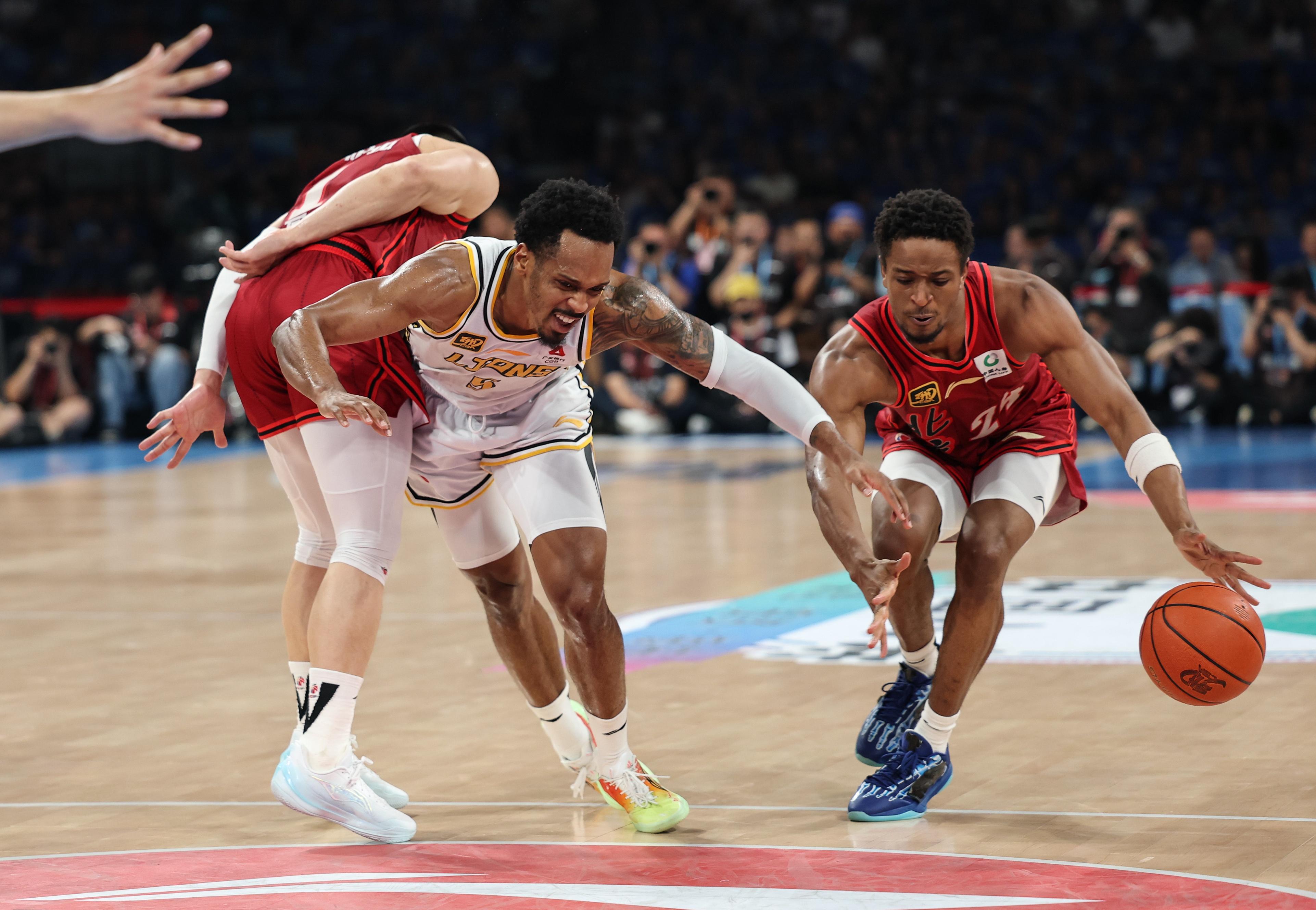 奥兰多魔术发布备战花絮;集结日内部沟通;CBA季后赛任务艰巨;赛程密集仍需轮换(克里夫兰骑士vs奥兰多魔术) 奥兰多魔术发布备战花絮;集结日内部沟通;CBA季后赛任务艰巨;赛程密集仍需轮换(克里夫兰骑士vs奥兰多魔术)