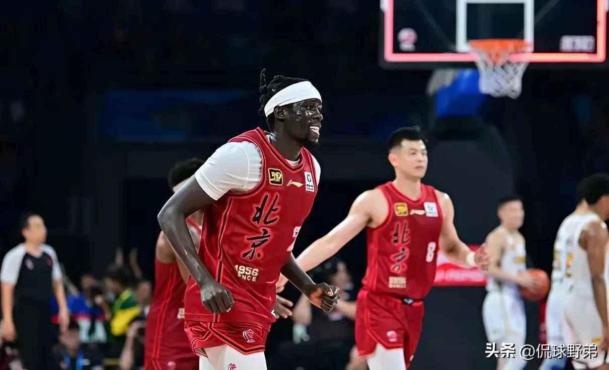 集结日欧篮联焦点战，北京首钢再遭质疑，悬念犹存，资深球员宣示担当的简单介绍