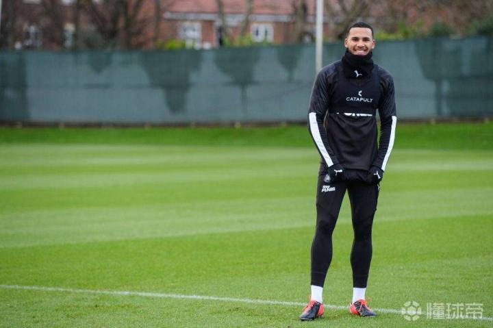 包含纽卡斯尔内部会议纪要流出——赛前队长鼓劲;国王杯使命明确;训练强度明显提升的词条 包含纽卡斯尔内部会议纪要流出——赛前队长鼓劲;国王杯使命明确;训练强度明显提升的词条