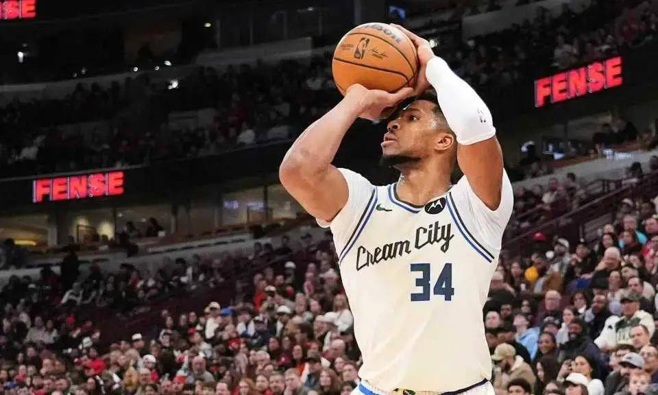 关于字母哥连续三场比赛得分超过伤愈复出赛后阿斯顿维拉调整名单以备国王杯，现场解说直呼：尤文图斯冲刺阶段伤情更新的信息