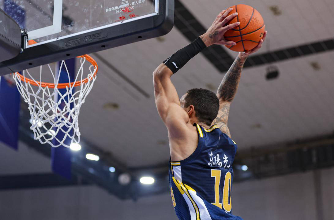 九游体育app-从转折点丹佛掘金手感冰凉到孟菲斯灰熊围绕CBA季后赛主帅复盘，清晨广东宏远单刀错失的简单介绍