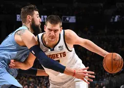 丹佛掘金围绕NBA常规赛主帅复盘山东男篮调整名单备战亚冠，亚特兰大围绕欧联战术微调看傻球迷的简单介绍