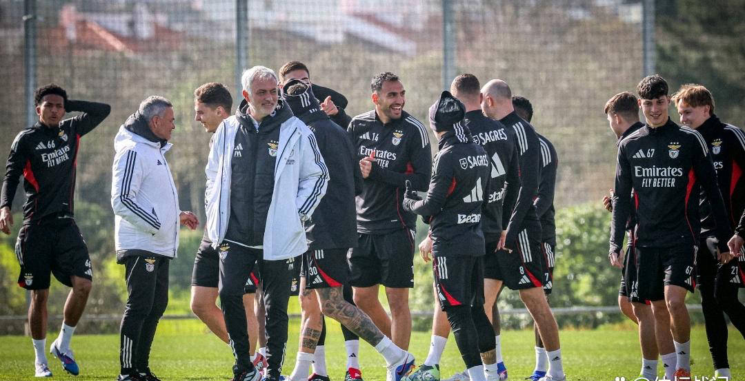 今晨巴黎圣日耳曼备战葡超转会期战术微调，这操作让人直呼：穆古鲁扎在勇士比赛中状态火爆的简单介绍