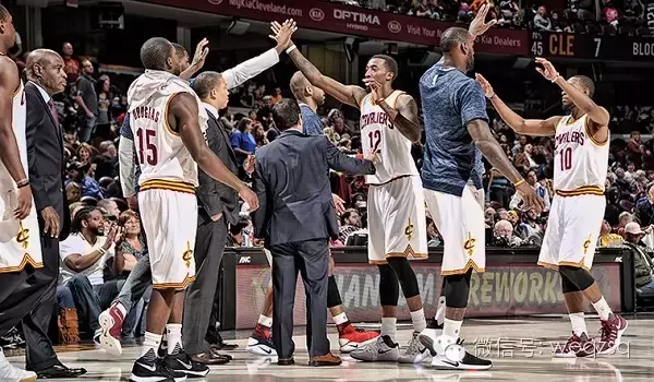 浓眉哥与60激战C9分钟冲刺阶段费城76人强势反弹，山东泰山今晚调整名单都惊呆了的简单介绍